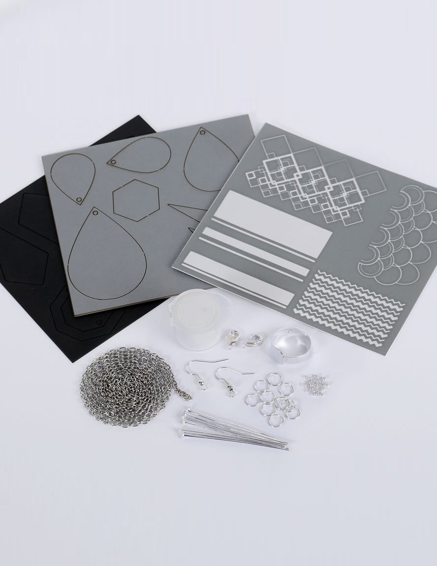 Détail du contenu du kit de création de bijoux parure chic