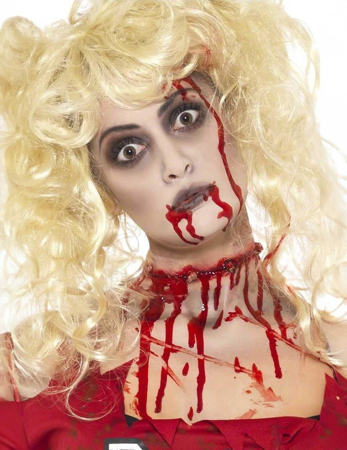zombiet meikit naisille, joissa on tekoverta ja viilletyn kurkun vaikutelma