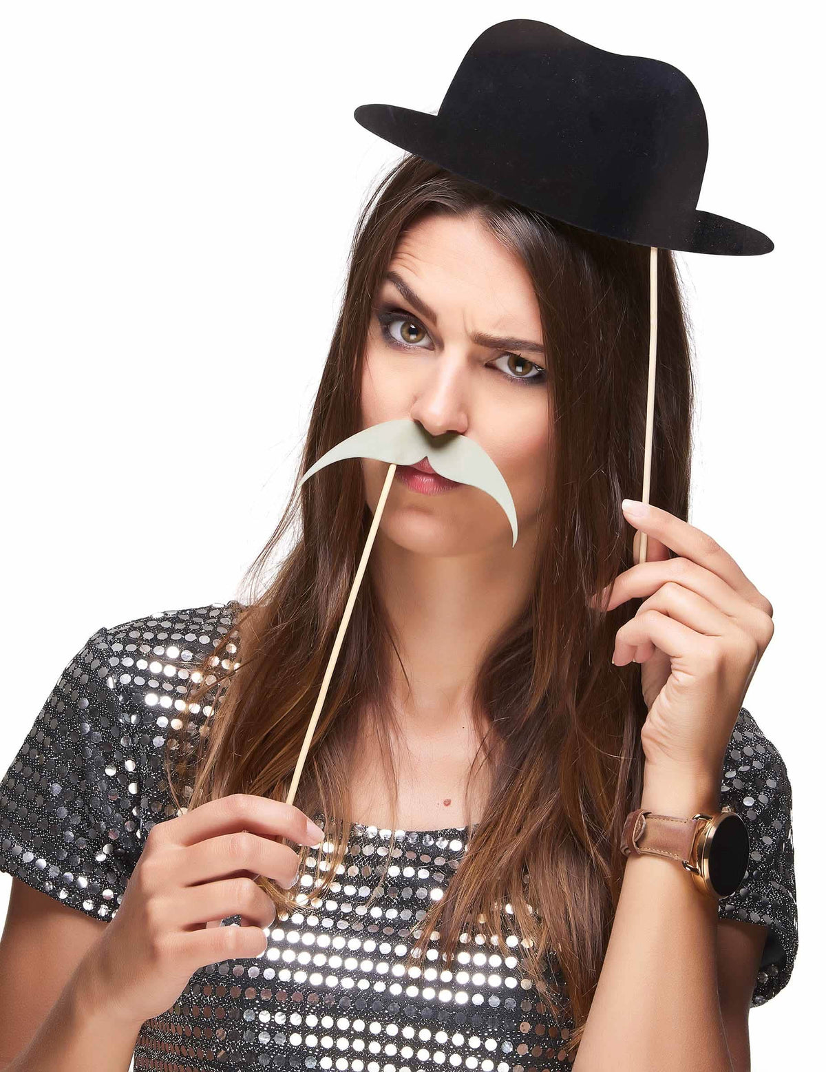 Asusteiden yksityiskohdat: derbytoppahattu ja viikset retro photobooth -setistä