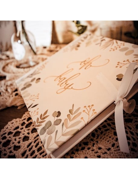 Vue d'angle montrant le ruban blanc du livre d'or oh baby eucalyptus