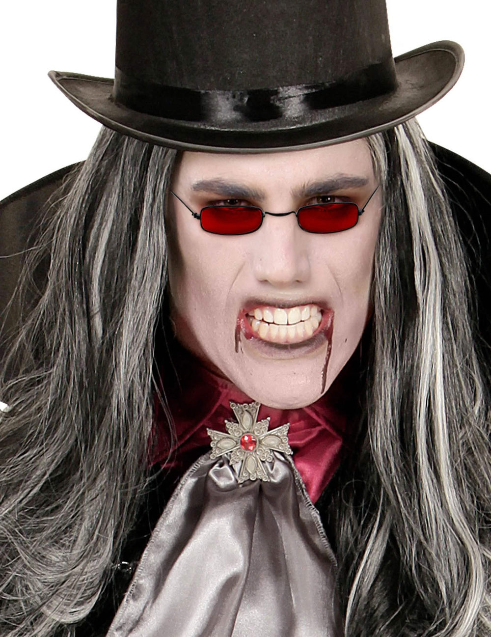 Lähikuva vampyyrin silmälasit