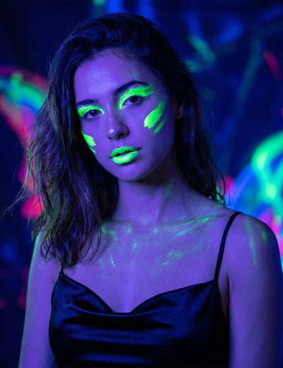 Neon vihreä fluoresoiva meikkivoide