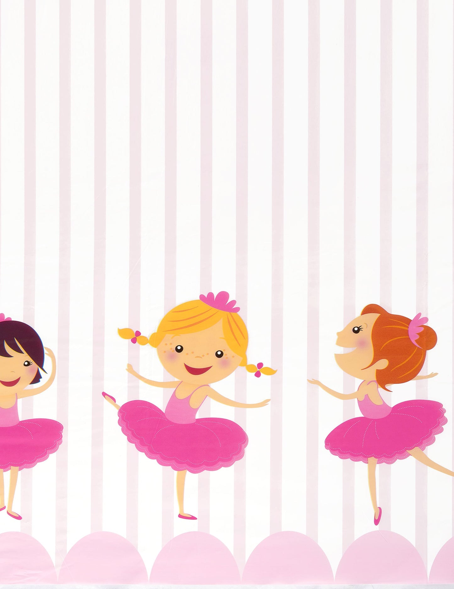 Gros plan sur les illustrations de danseuses de la nappe en plastique ballerines thème danse