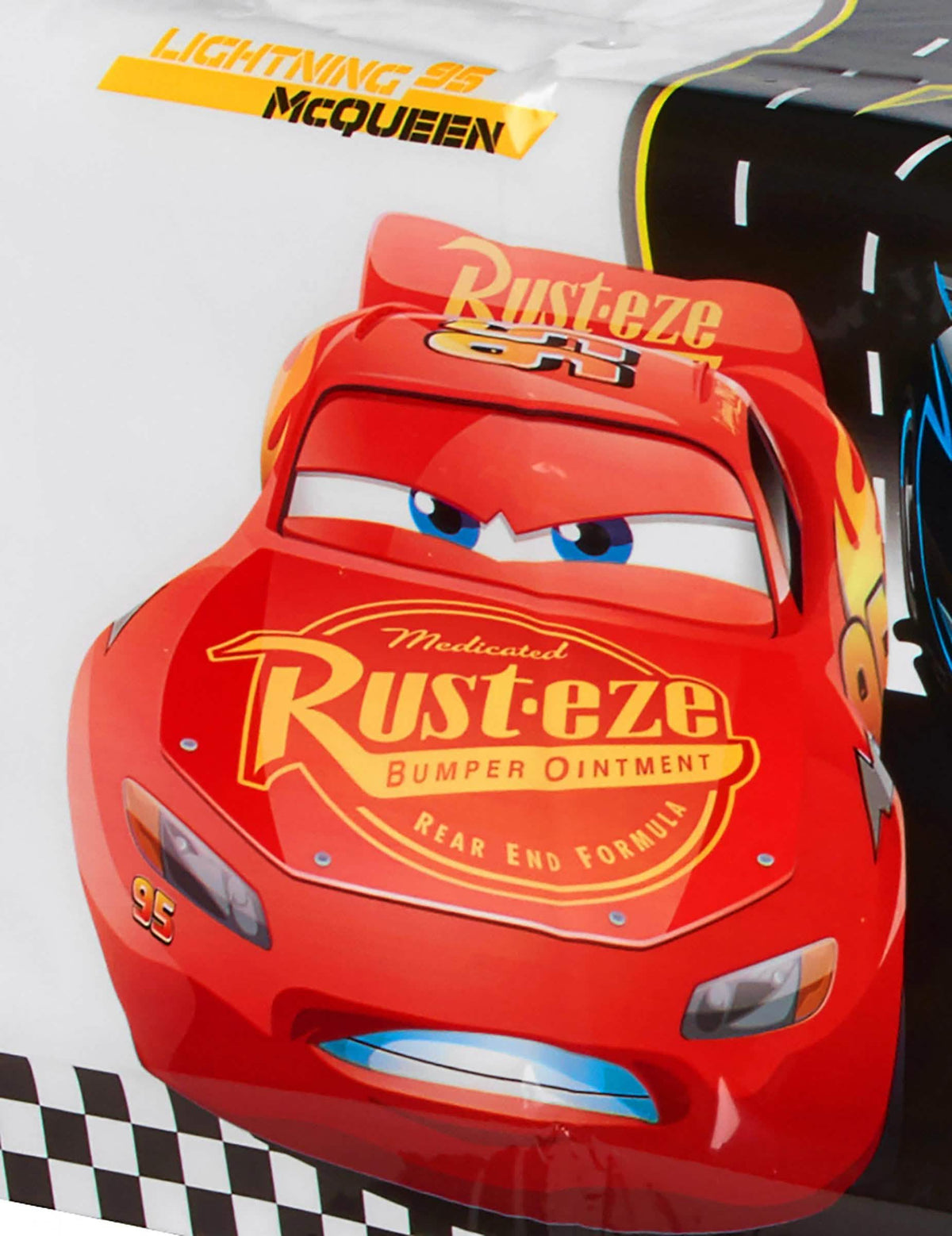 Gros plan sur Flash McQueen de la nappe circuit automobile Cars 3