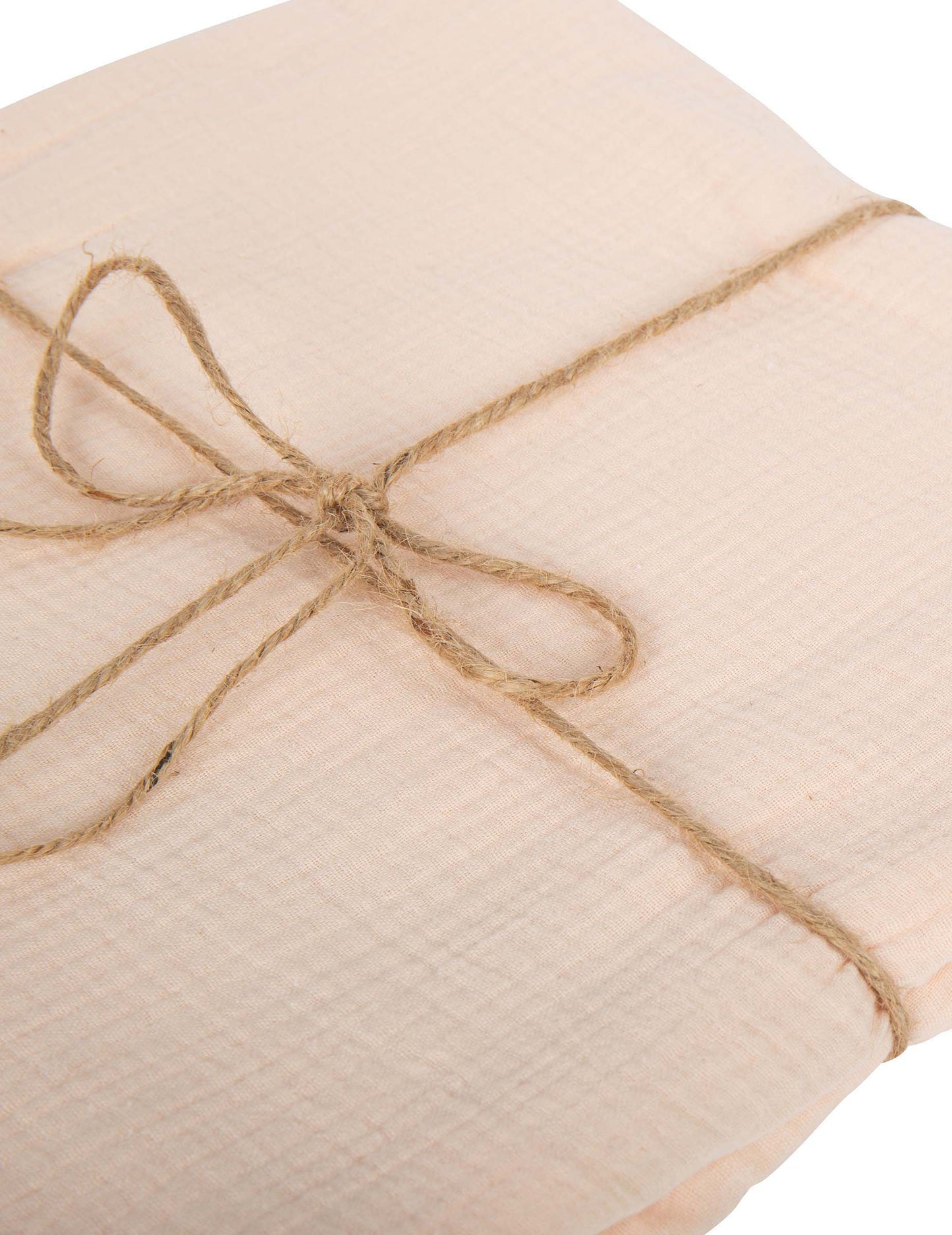 Détail du lien en ficelle et de la texture de la nappe en gaze de coton bohème
