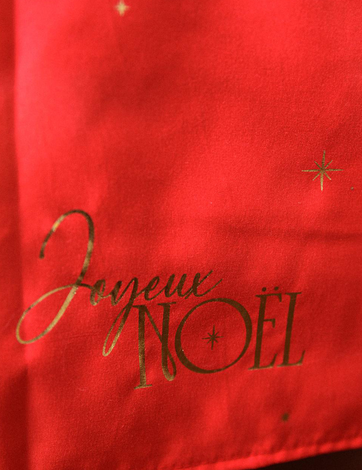Punainen ja kultainen Joyeux Noël -kangaspöytäliina 140 x 240 cm