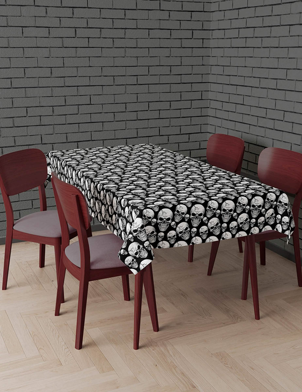 Mise en situation avec chaises de la nappe tête de mort