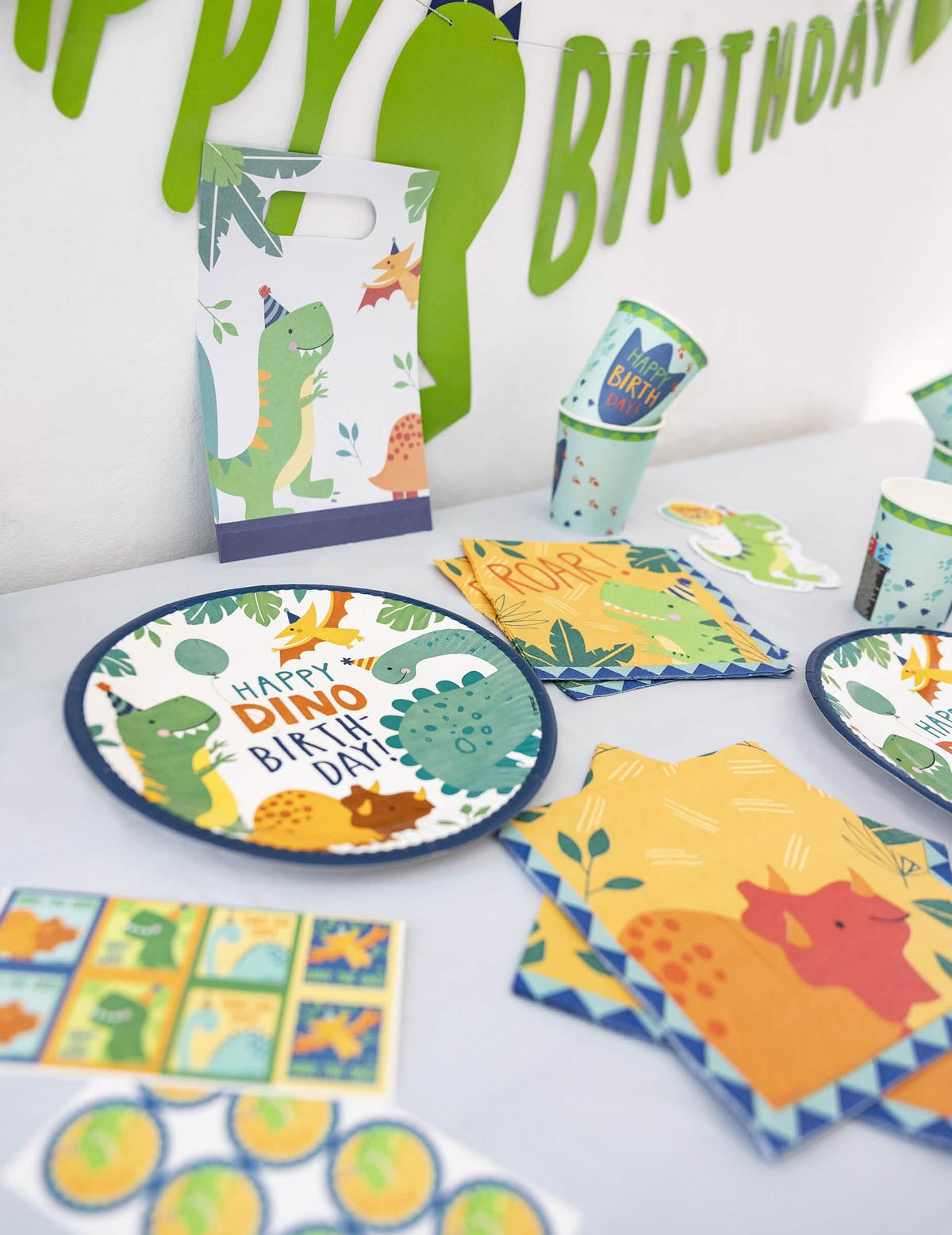 Dino-paketti 51 osaa syntymäpäiville