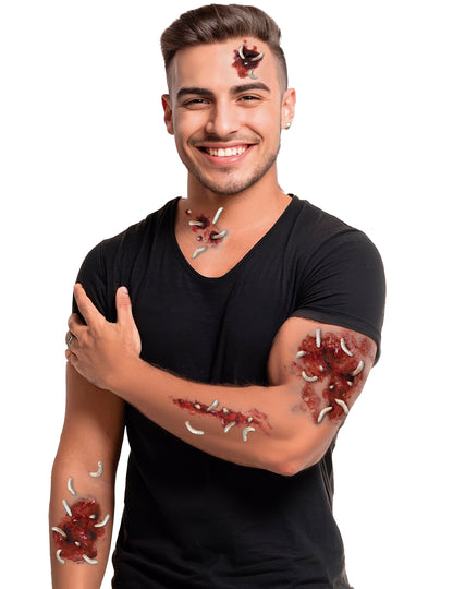 Rendu des tatouages appliqués de la planche de tatouages plaies avec vers