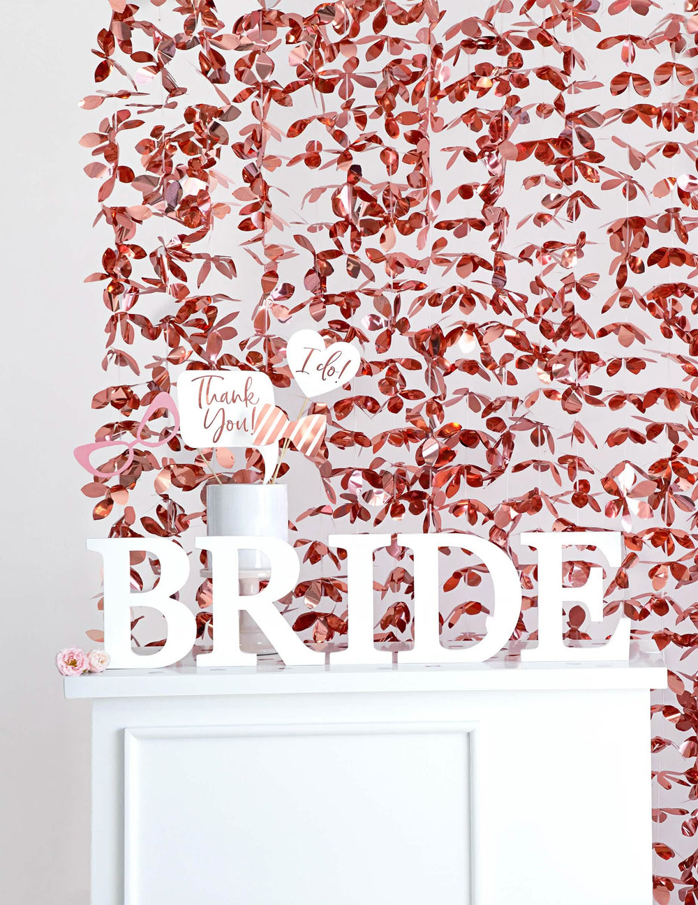 Mise en situation décorative du rideau de fleurs aluminium pour fête