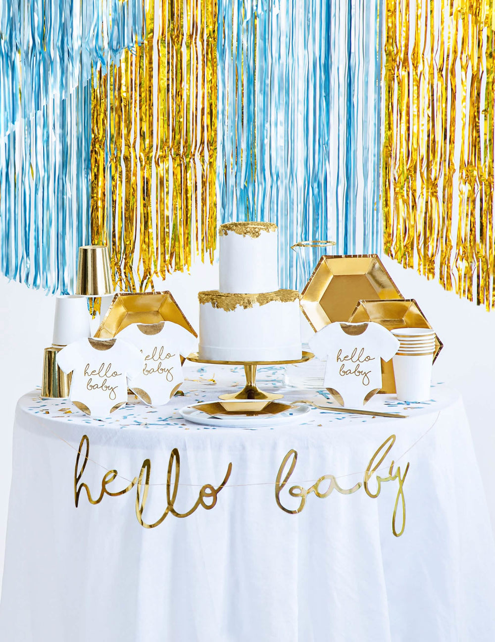Metallinsininen hapsukimalleverho baby shower -taustaan