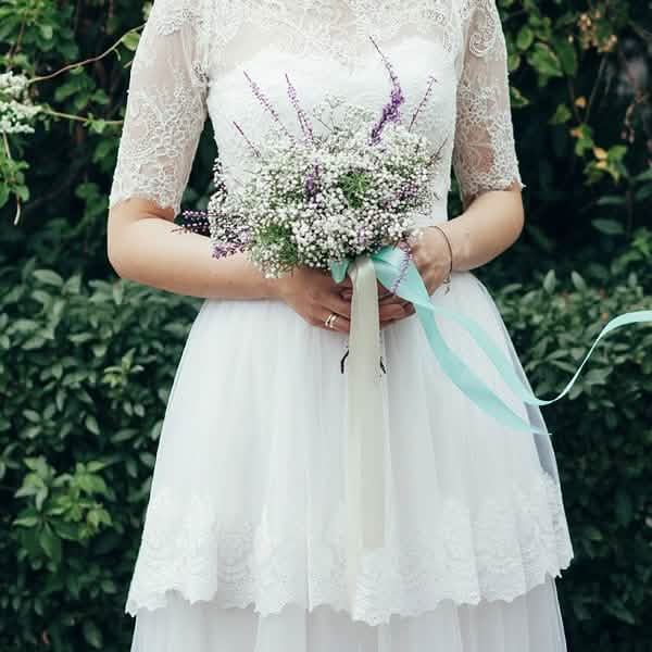 Utilisation sur un bouquet du ruban satin pour mariage