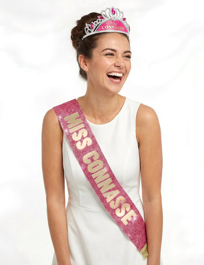 Asustepaketti Miss Ilkeä olkanauha ja tiara