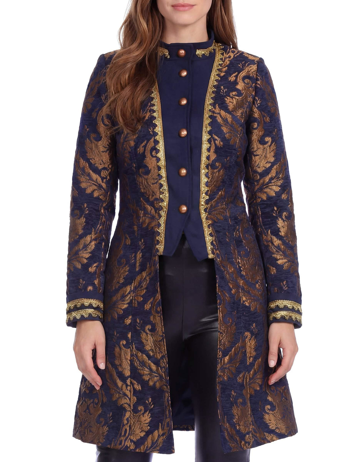 Détail du buste et des boutons dorés de la veste baroque brodée luxe pour femme